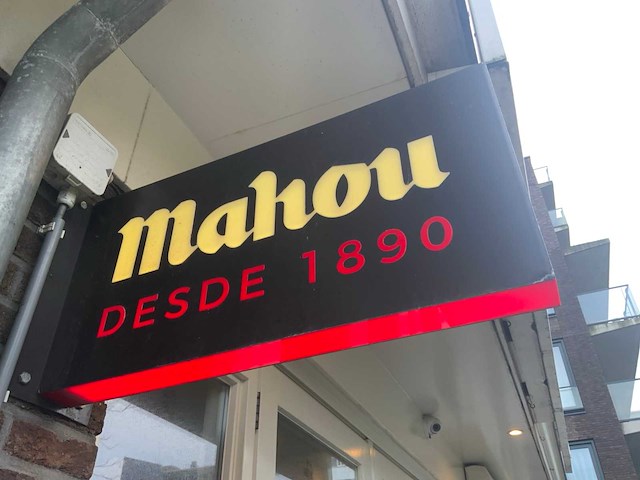 Mahou verlicht reclamebord - afbeelding 2 van  7