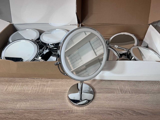 Make-up-/scheerspiegel met led-ring (25x) - afbeelding 1 van  6