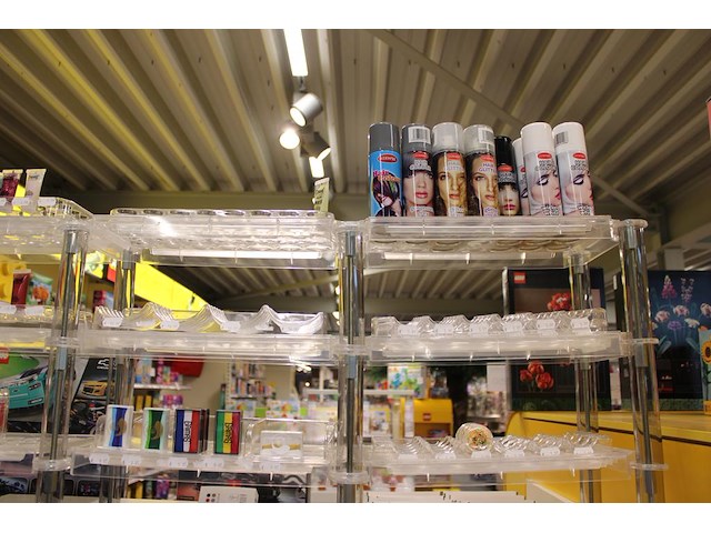 Make up/grime/schminkproducten in stelling w.o. water make-up, flakes, wimpers, sponzen, cremes, pasta's, ... - afbeelding 2 van  13