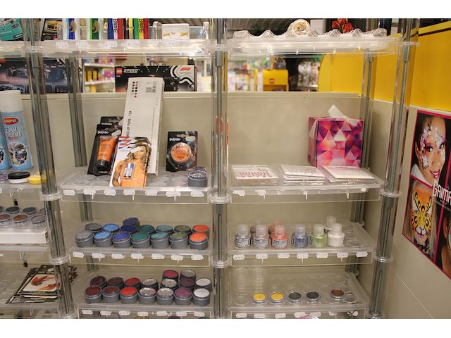 Make up/grime/schminkproducten in stelling w.o. water make-up, flakes, wimpers, sponzen, cremes, pasta's, ... - afbeelding 3 van  13