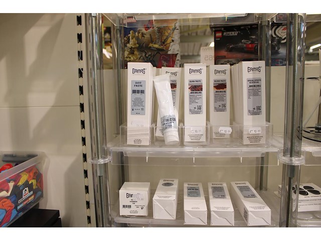 Make up/grime/schminkproducten in stelling w.o. water make-up, flakes, wimpers, sponzen, cremes, pasta's, ... - afbeelding 7 van  13