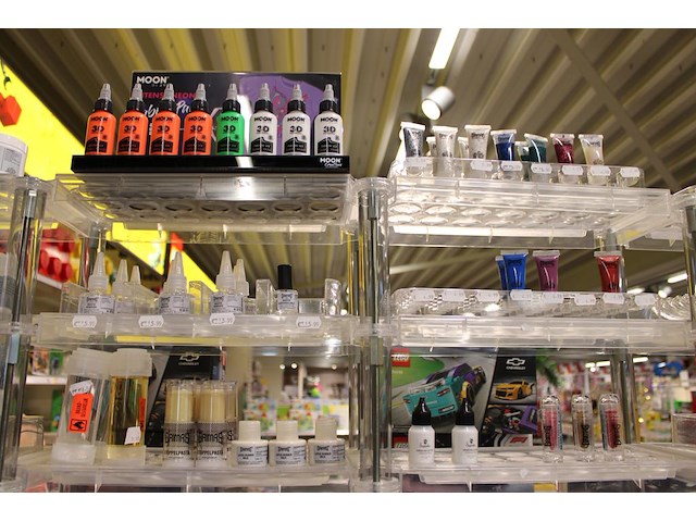 Make up/grime/schminkproducten in stelling w.o. water make-up, flakes, wimpers, sponzen, cremes, pasta's, ... - afbeelding 10 van  13