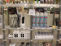 Make up/grime/schminkproducten in stelling w.o. water make-up, flakes, wimpers, sponzen, cremes, pasta's, ... - afbeelding 11 van  13