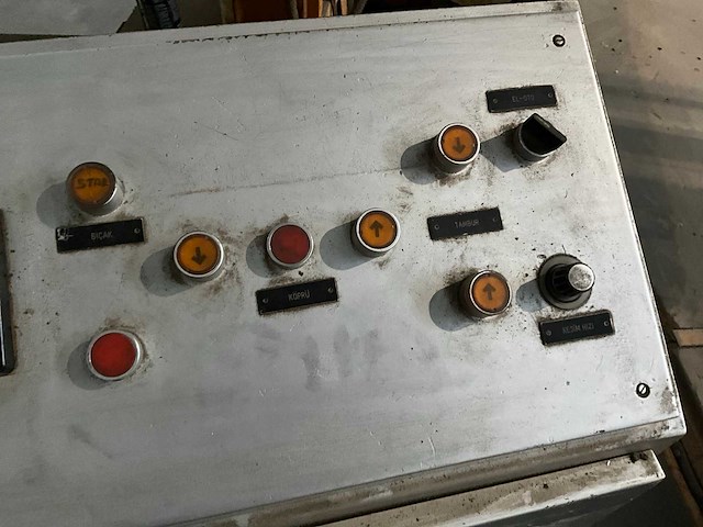 Makina horizontale carrousel schuim snijmachine - afbeelding 4 van  8