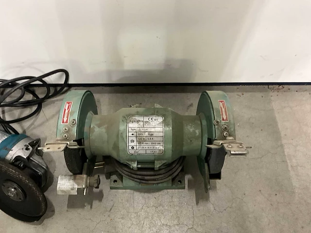Makita - 9528mb - haakse slijpmachine - afbeelding 2 van  7
