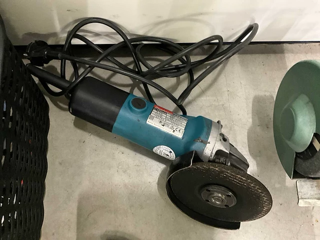 Makita - 9528mb - haakse slijpmachine - afbeelding 3 van  7