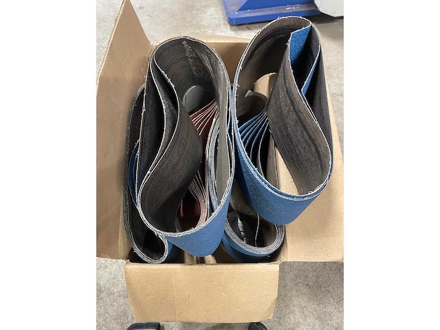 Makita - bandschuurmachine - afbeelding 4 van  4