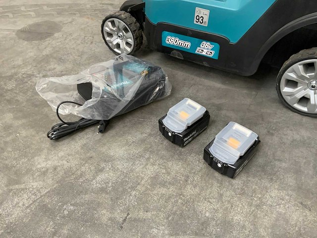 Makita - dlm382 - grasmaaier met 2x 18v accu en lader - afbeelding 2 van  13