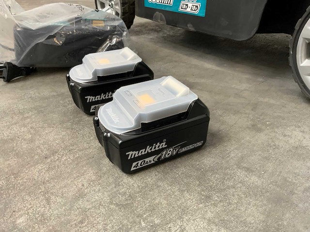 Makita - dlm382 - grasmaaier met 2x 18v accu en lader - afbeelding 3 van  13
