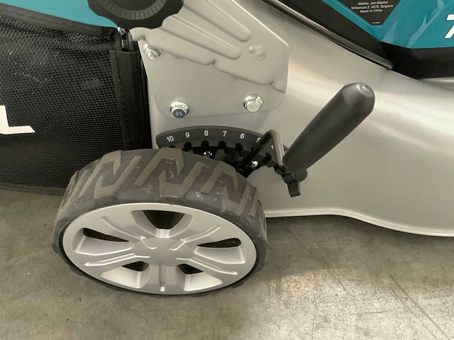Makita - dlm463 - grasmaaier met 2x 18v accu en 1x lader - afbeelding 10 van  14