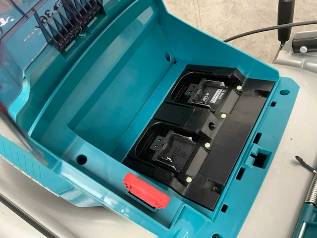 Makita - dlm463 - grasmaaier met 2x 18v accu en 1x lader - afbeelding 11 van  14