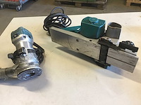 Makita 1100 schaafmachine (2x) - afbeelding 4 van  5