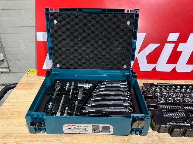Makita 120-delig gereedschapskoffer - afbeelding 1 van  4