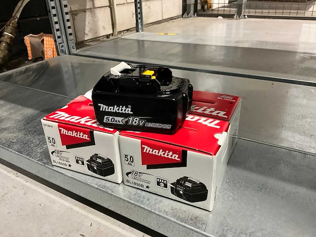 Makita 18v 5ah accu (4x) - afbeelding 1 van  3