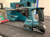 Makita 18v combihamer met diverse accessoires - afbeelding 2 van  7