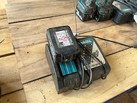Makita 18volt acculader met 1 accu - afbeelding 1 van  4