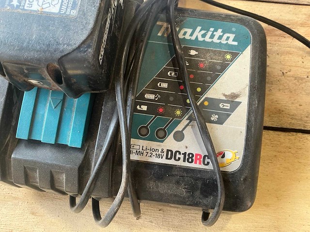 Makita 18volt acculader met 1 accu - afbeelding 3 van  4
