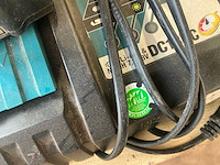 Makita 18volt acculader met 1 accu - afbeelding 3 van  4