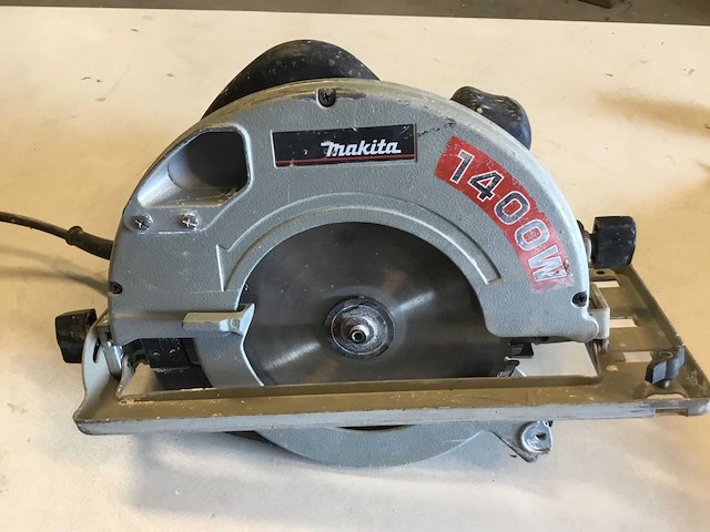 Makita 5705 r cirkelzaagmachine - afbeelding 1 van  3