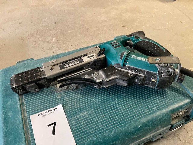 Makita 6842 schroefautomaat - afbeelding 2 van  5