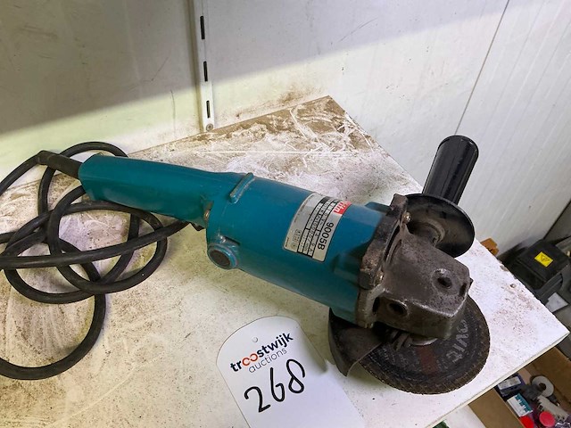 Makita 9005b haakse slijpmachine - afbeelding 1 van  3