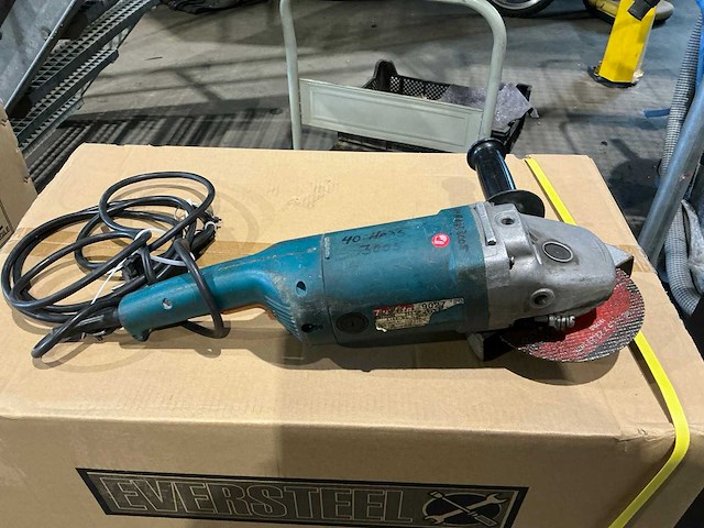 Makita 9027 haakse slijpmachine - afbeelding 3 van  5