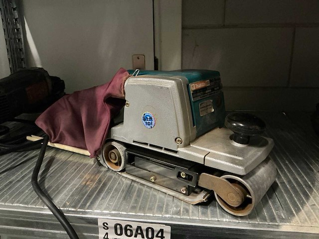 Makita 9401 band sander - afbeelding 2 van  2