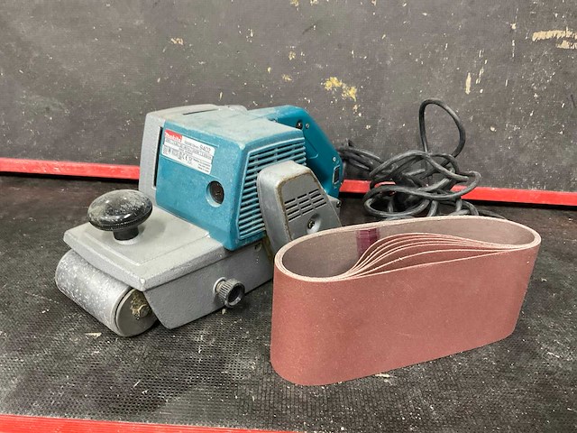Makita 9402 bandschuurmachine - afbeelding 1 van  6