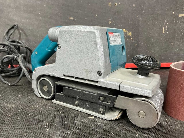Makita 9402 bandschuurmachine - afbeelding 4 van  6