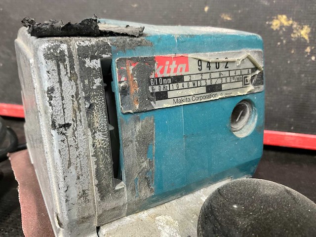 Makita 9402 bandschuurmachine - afbeelding 3 van  5