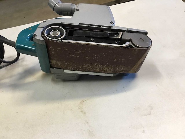 Makita 9402 bandschuurmachine - afbeelding 4 van  5
