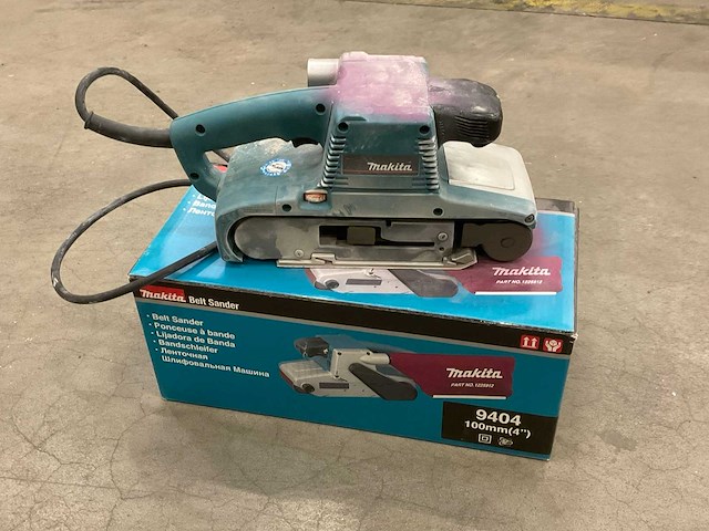 Makita 9404 handschuurmachine - afbeelding 1 van  1