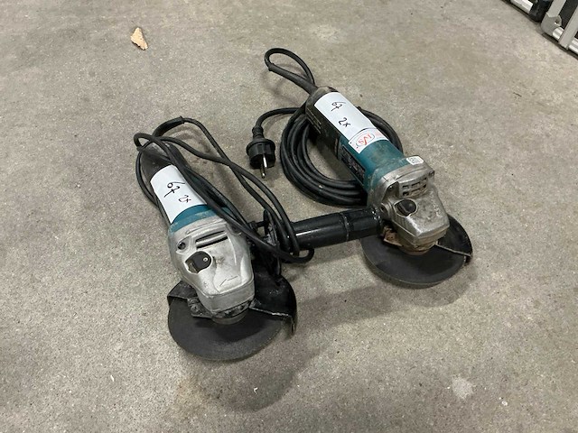 Makita 9558hnr haakse slijpmachine - afbeelding 1 van  4