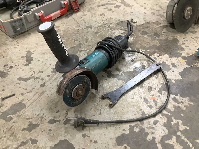 Makita 9565h haakse slijpmachine - afbeelding 2 van  3