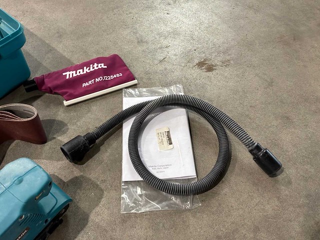 Makita 9911k bandschuurmachine - afbeelding 1 van  1