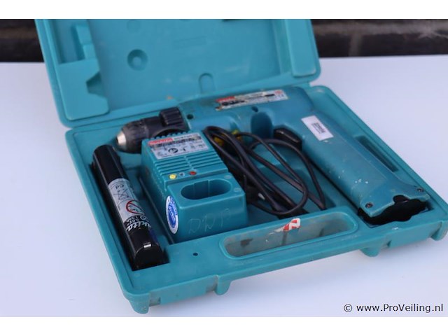 Makita accuboormachine 6095d in opbergkoffer - afbeelding 1 van  9
