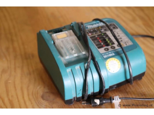 Makita acculader dc18ra 630507f8 - afbeelding 1 van  4