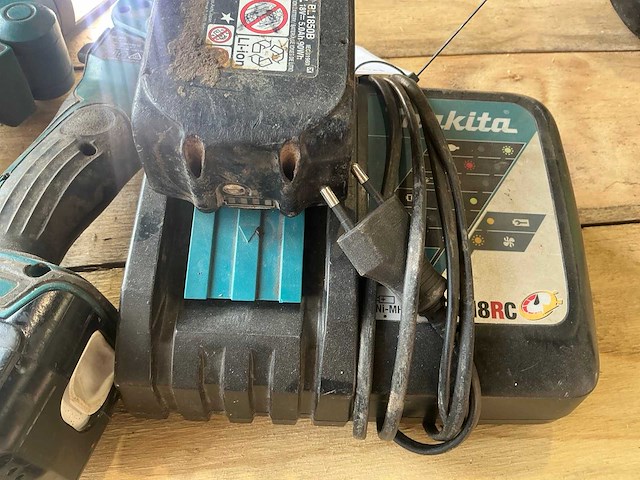 Makita acculader met 2x looplamp - afbeelding 3 van  5