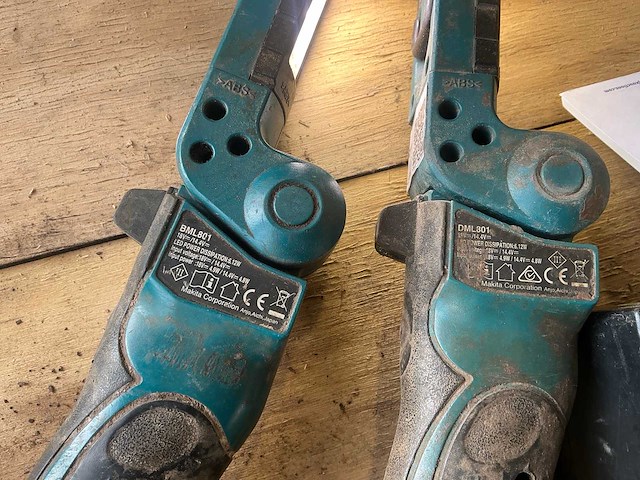 Makita acculader met 2x looplamp - afbeelding 5 van  5