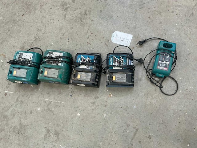 Makita accu's en laders (5x) - afbeelding 1 van  13