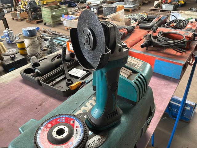 Makita bga452 haakse slijpmachine - afbeelding 2 van  5