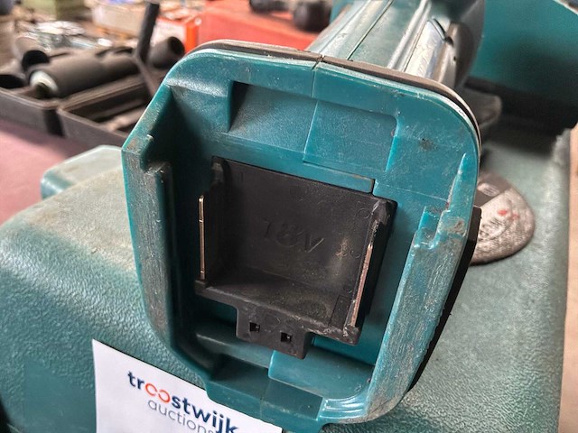 Makita bga452 haakse slijpmachine - afbeelding 3 van  5