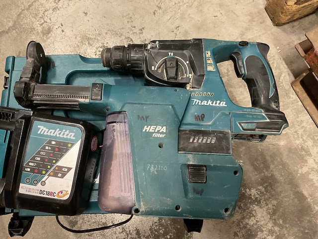 Makita bhr242 sds+ 18v accu combihamer met stofafzuigset - afbeelding 2 van  3