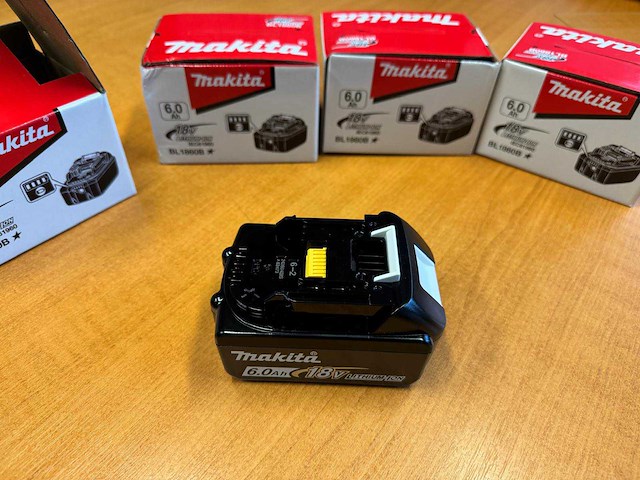 Makita bl1860b accu 18v (4x) - afbeelding 1 van  3