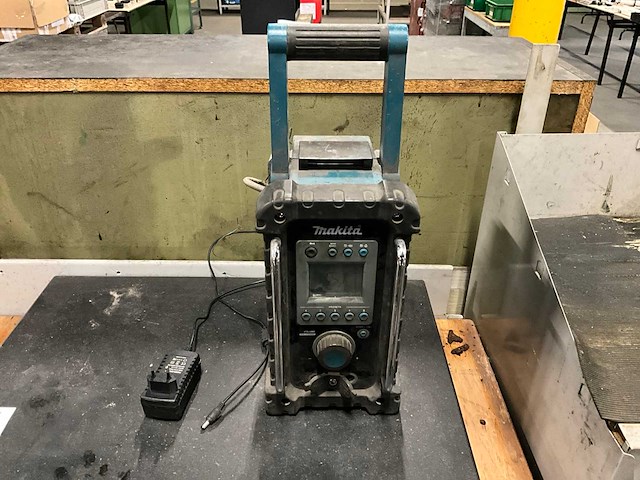 Makita bmr100 bouwradio - afbeelding 1 van  4