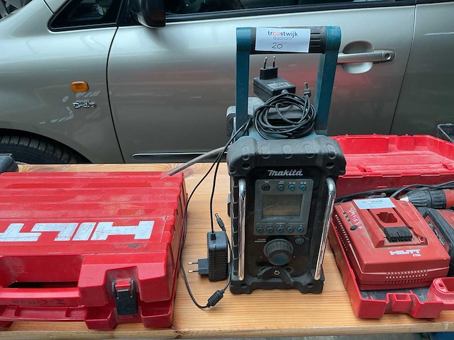 Makita bmr100 radio - afbeelding 1 van  3