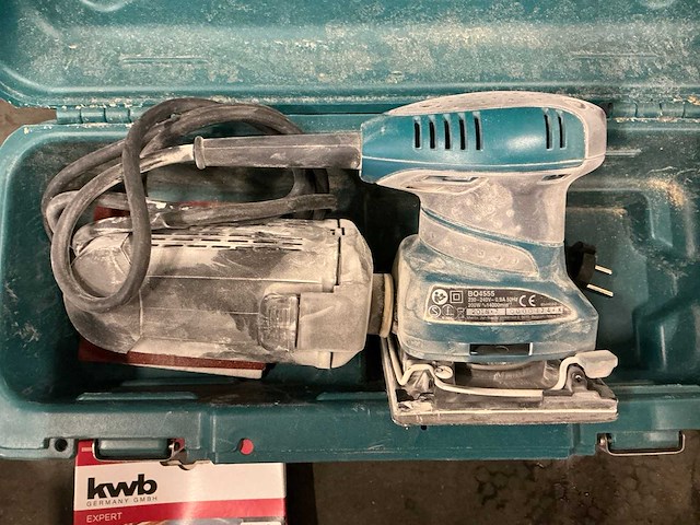 Makita bo4555 vlakschuurmachine met koffer - afbeelding 2 van  3