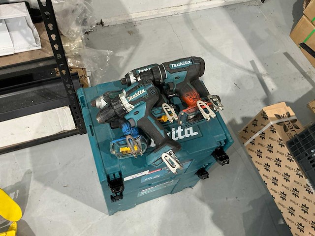 Makita boormachine defect (5x) - afbeelding 1 van  4