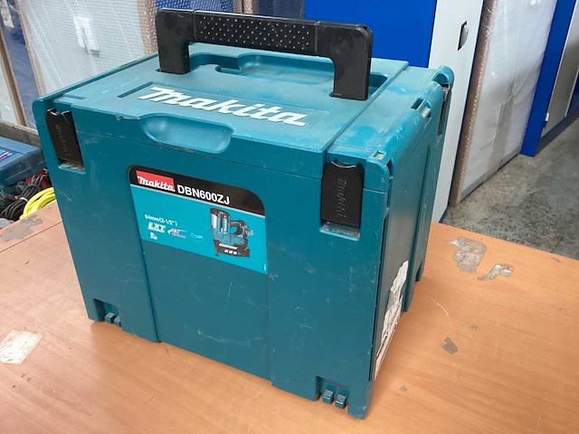 Makita dbn600 brad tacker incl. 5a accu bl1850b + dc18rc acculader + m-box - afbeelding 7 van  15