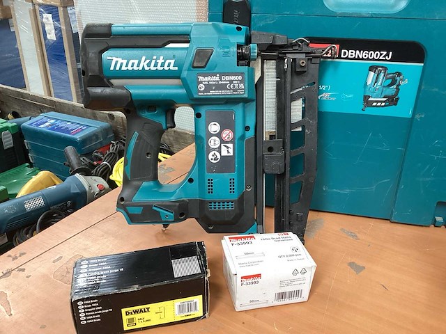 Makita dbn600 brad tacker incl. 5a accu bl1850b + dc18rc acculader + m-box - afbeelding 10 van  15